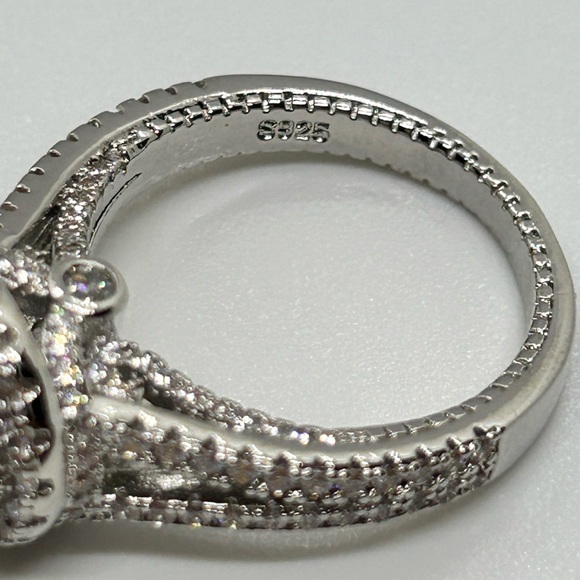 NEW 925 Sterling Silver Round Diamond Cubic Zirconia Ring - Picture 8 of 9